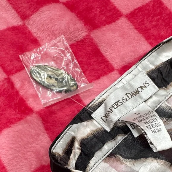 Draper’s & Damon’s Stylish Zebra Print Women's Blouse - Picture 6 of 7